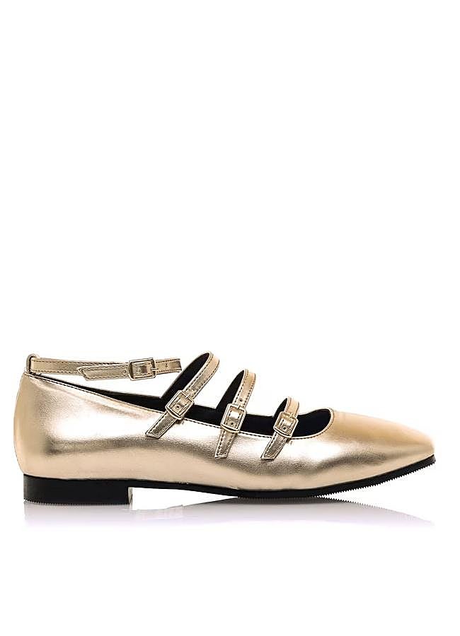 Imagen - Merceditas doradas con tiras de Mustang, 59,95 euros.