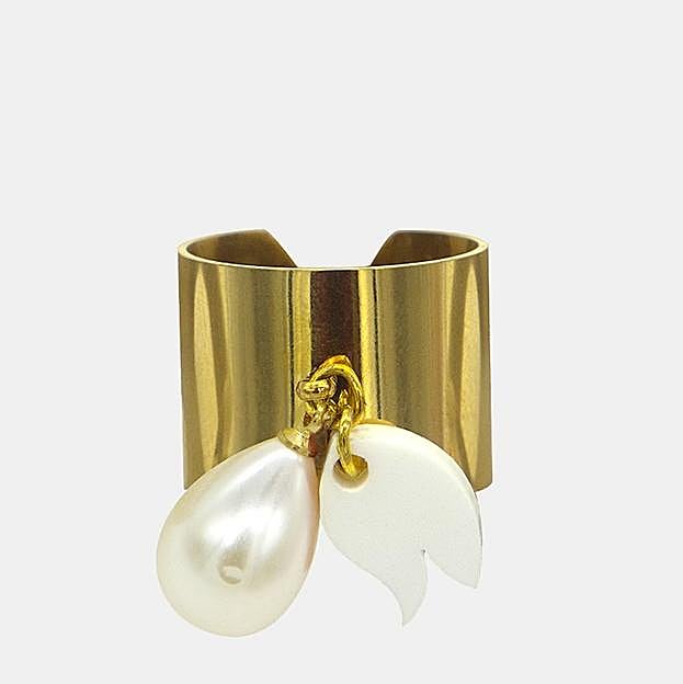 Anillo Destino dorado de Papiroga, 60 euros.