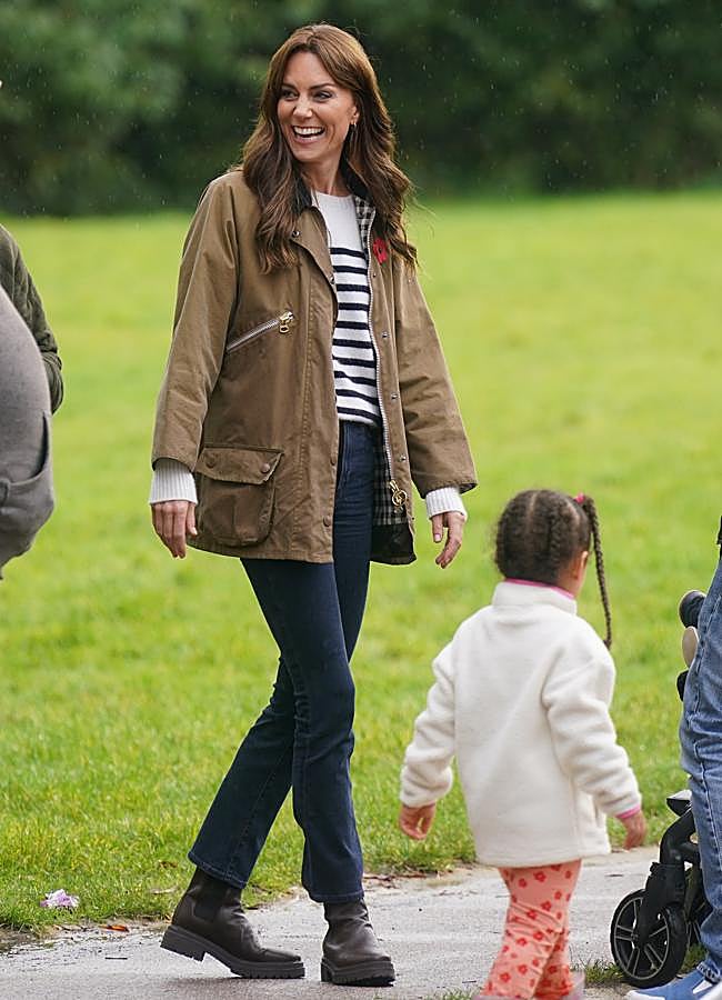 Imagen - Kate Middleton en Amos Grove con las botas marrones. / GTRES