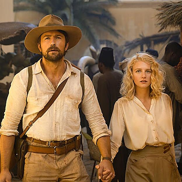 Brandon Sklenar y Julia Schlaepfer en un fotograma de 1923, una de las series derivadas de Yellowstone.