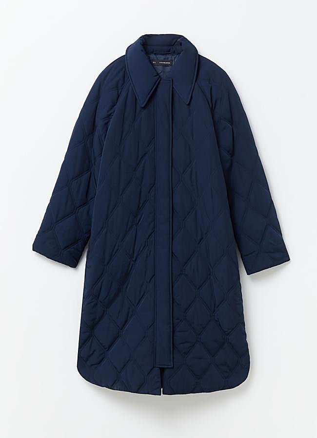 Imagen - Abrigo largo acolchado en color marino de Sfera.