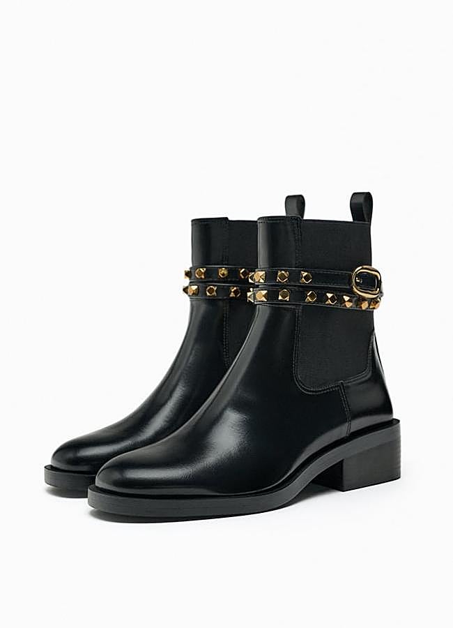 Imagen - Botines negros con tachuelas de Zara. Foto: Zara.