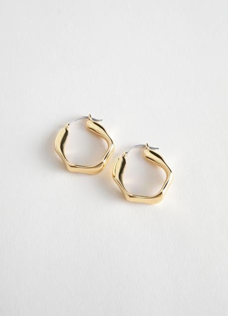 Imagen - Pendientes dorados de & Other Stories (19,95 euros)