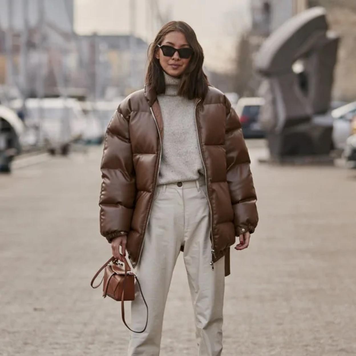 La prescriptora de estilo Jenny Walton pasea por las calles de Nueva York en pleno invierno.