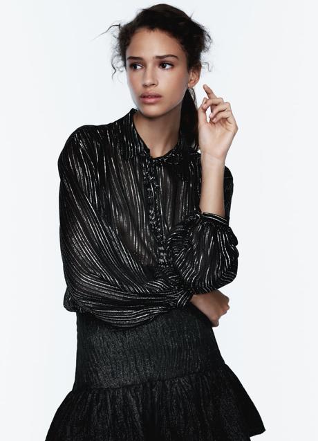 Imagen - Blusa de rayas metalizada de Zara (39,99 euros)