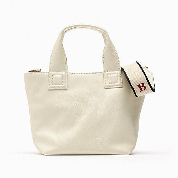 Bolso shopper mini de Zara. Cuesta 19,95 euros.