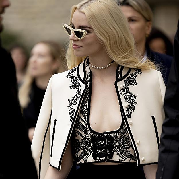 H&M agota la chaqueta de lentejuelas viral que podrás llevar a modo de top