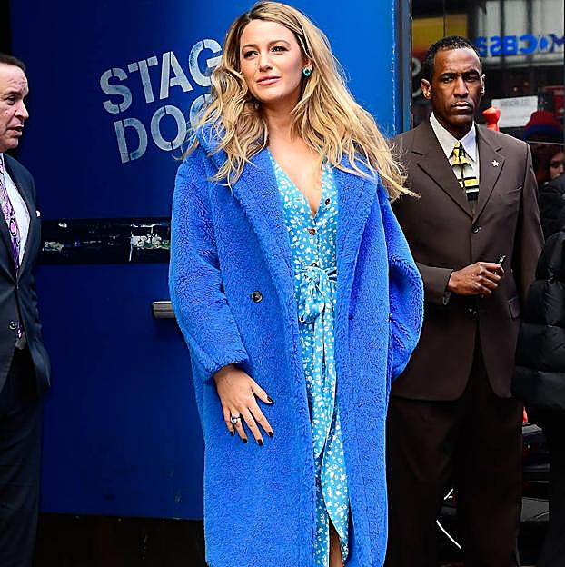 Imagen principal - Blake Lively, Hailey Bieber y Kim Kardashian con el Teddy Coat de Max Mara.