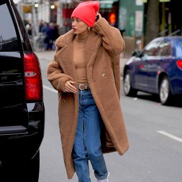 Imagen secundaria 1 - Blake Lively, Hailey Bieber y Kim Kardashian con el Teddy Coat de Max Mara.