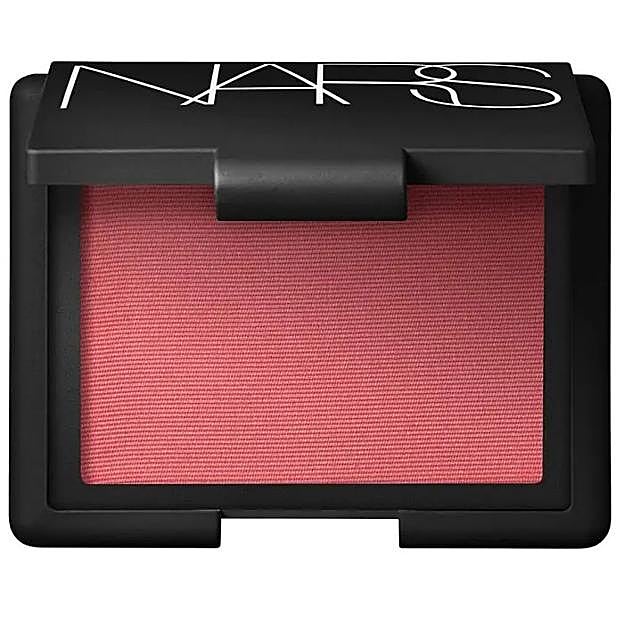 Colorete en polvo de Nars.