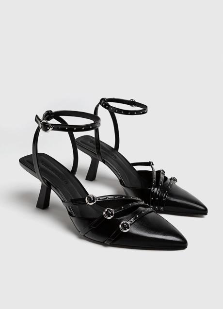 Imagen - Zapatos negros de Stradivarius (29,99 euros)