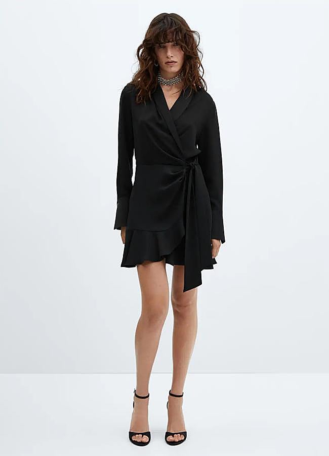 Imagen - Vestido mini en negro fluido de Mango. Foto: Mango.