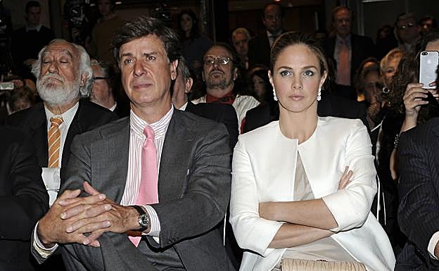 Genoveva Casanova y Cayetano Martínez de Irujo en una imagen de archivo. 