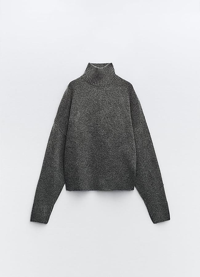 Imagen - Jersey de cuello alto en color gris de Zara. Foto: Zara