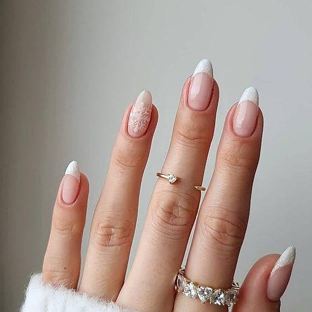 Uñas navideñas para 2023 efecto frosted