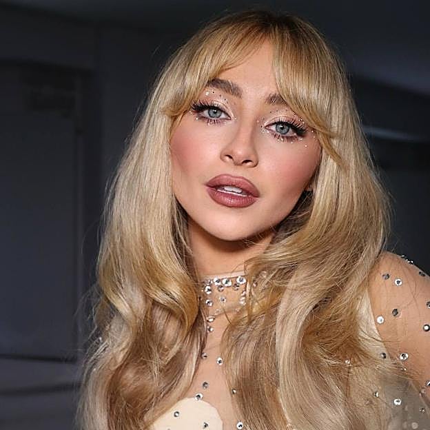 Maquillaje para Navidad con cristales pegatina en los ojos