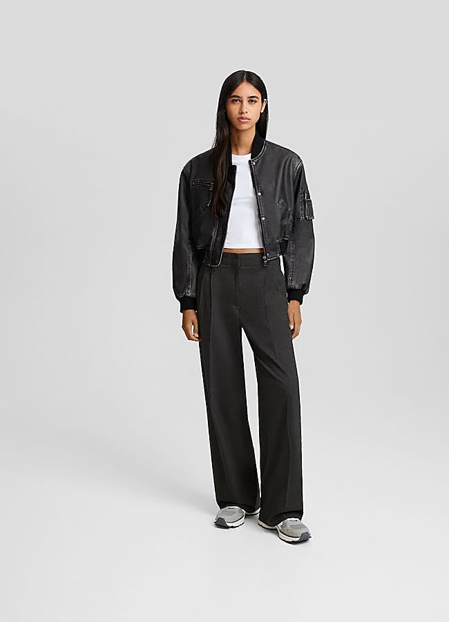 Imagen - Pantalón dad fit tailoring de Bershka, 25,99 euros.