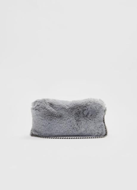 Imagen - Bolso de pelo de Stradivarius (15,99 euros)