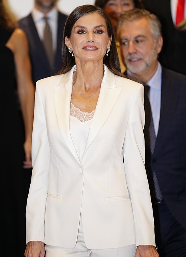 Imagen - El traje de la reina Letizia es de Hugo Boss. / LIMITED PICTURES