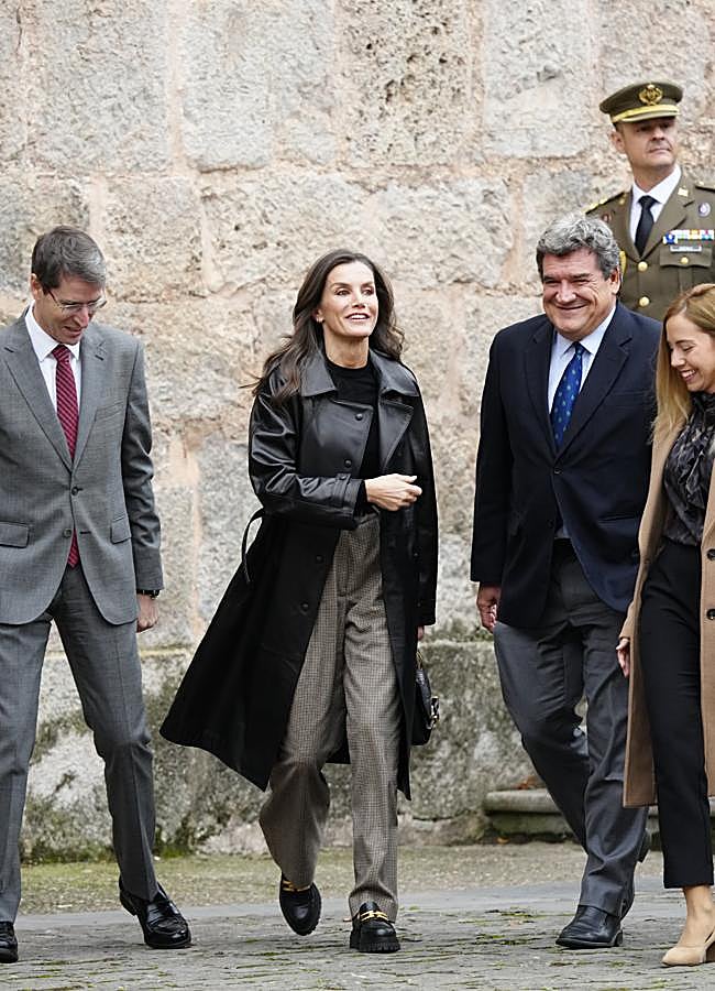 Imagen - La reina Letizia, a su llegada a un seminario sobre lenguaje y periodismo celebrado en La Rioja. (FOTO: LIMITED PICTURES)