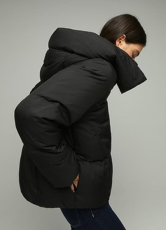 Imagen - Plumífero corto negro con capucha de Tintoretto, 130 euros.