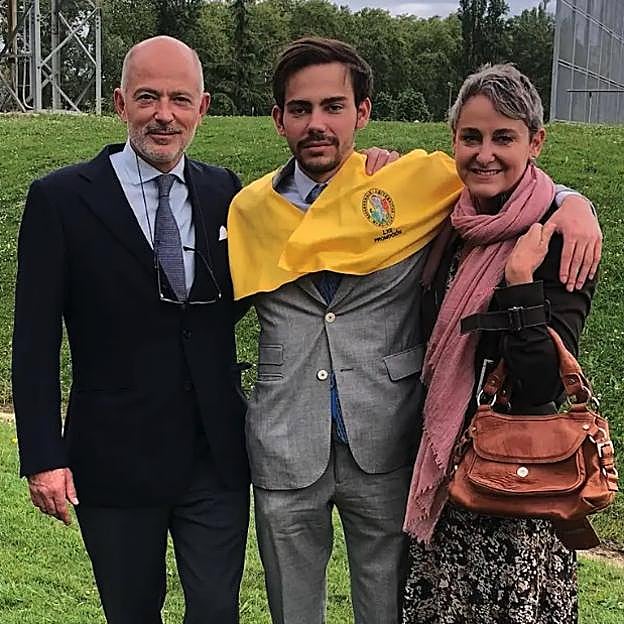 Por qué se va de Plasencia el hijo de Carla Royo-Villanova: Lukás Sajonia-Coburgo, el príncipe búlgaro que ha abandonado el MIR