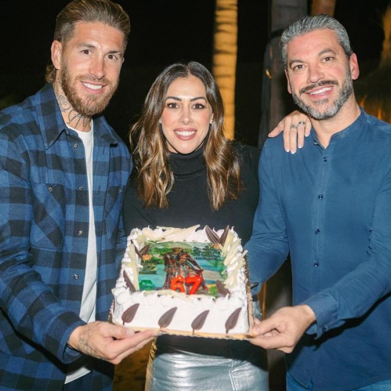 Sergio Ramos, con sus dos hermanos, en el cumpleaños de su madre. 