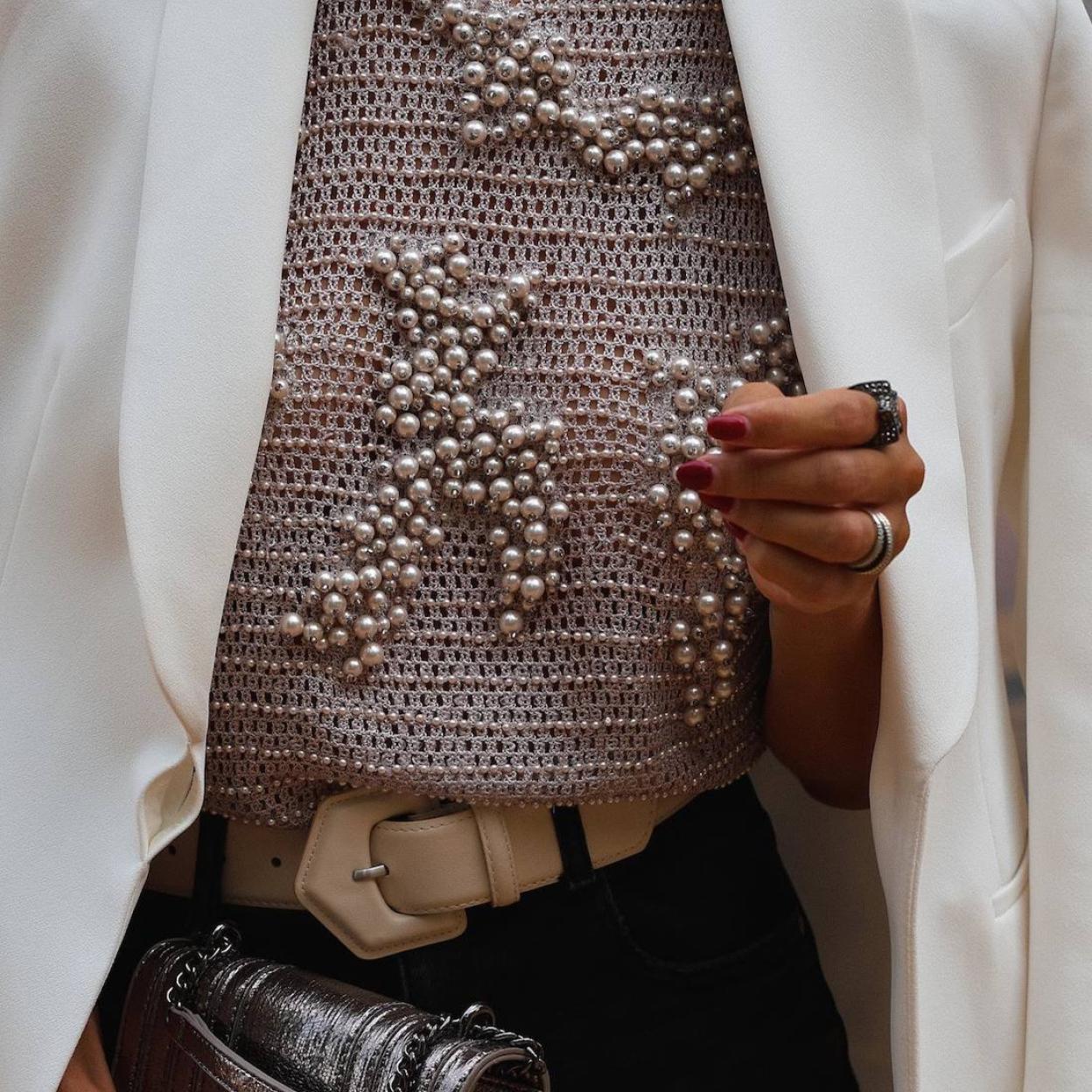 Influencer con top de punto viral