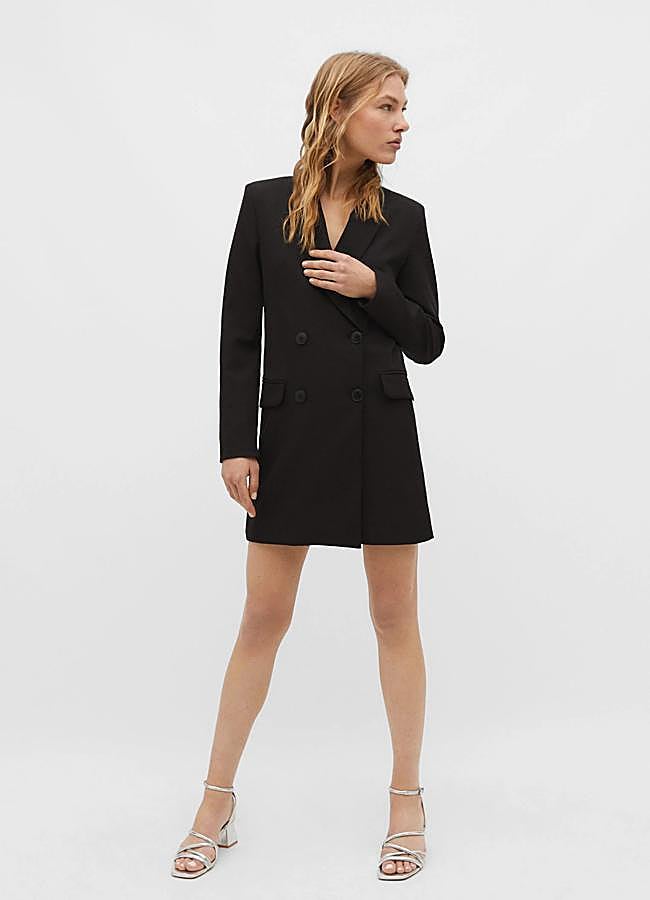 Imagen - Vestido mini estilo americana en negro de Stradivarius (21,59 euros). Foto: Stradivarius.
