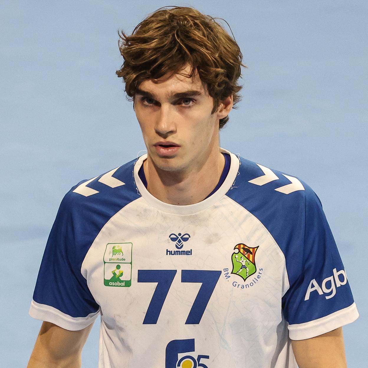 Desde el pasado verano, el hijo de la infanta Elena e Iñaki Urdangarín juega en el BM Granollers tras su etapa en el Barça