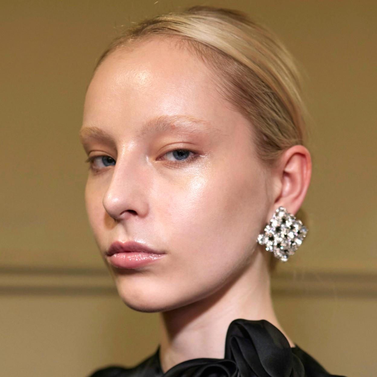 Por qué cubrir el rostro con vaselina y otros trucos de Tiktok no son buenos