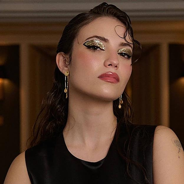 Maquillaje glitter dorado