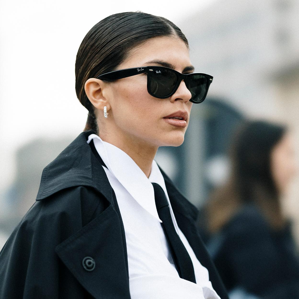 Mujer con gafas de sol