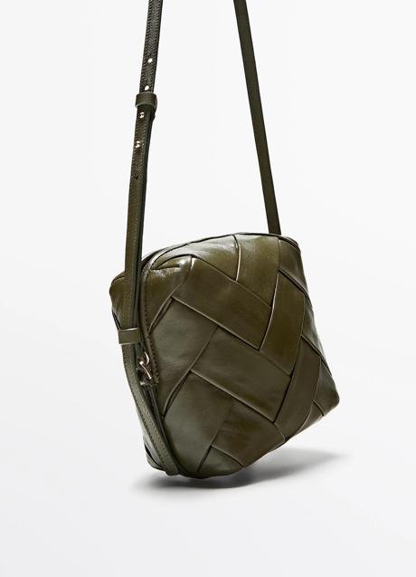 Imagen - Bolso trenzado de Massimo Dutti (99,95 euros)