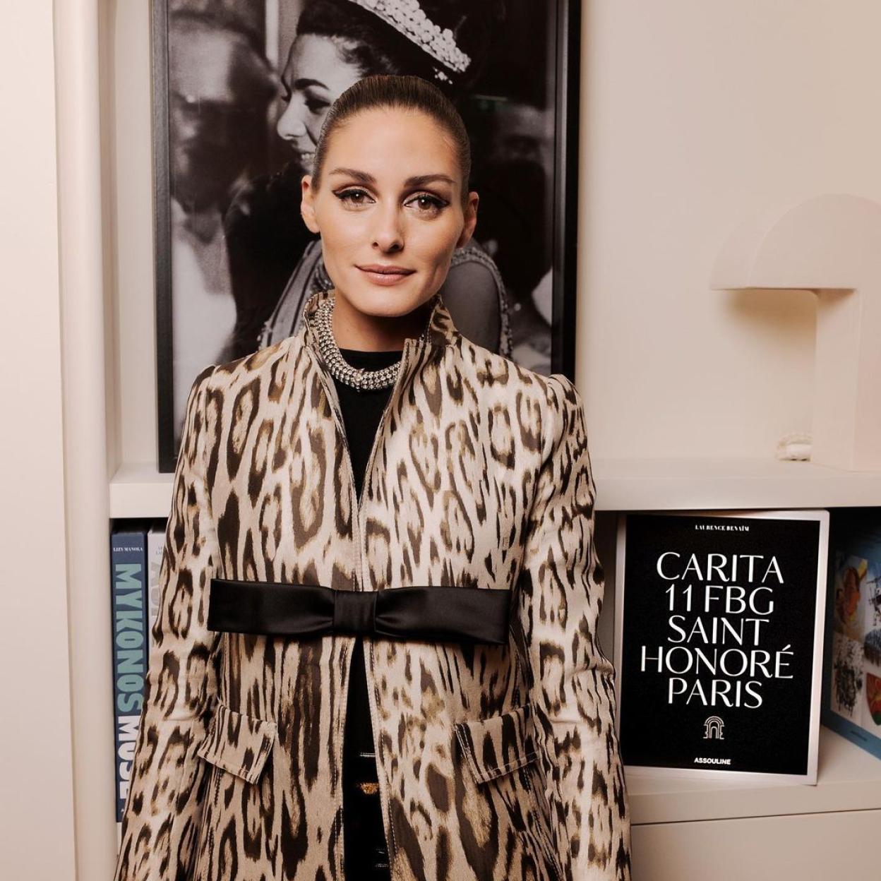 Olivia Palermo con una prenda de estampado animal.