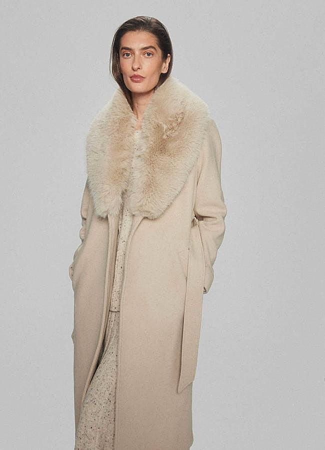 Imagen - Abrigo con cuello de pelo estilo batín