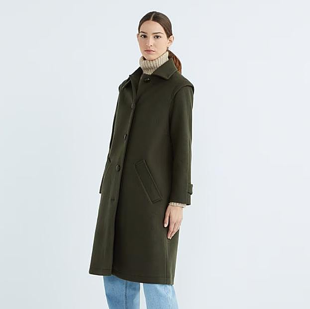 Abrigo de paño en color verde de Unit (55 euros).