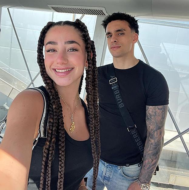 Lola Lolita y su novio en una imagen de este verano 