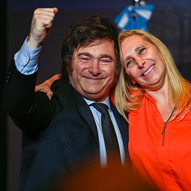 Javier Milei junto a su hermana Karina. 