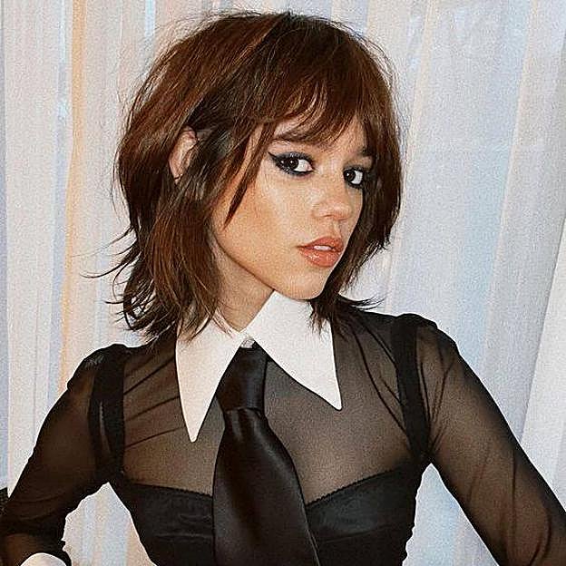 Jenna Ortega cin flequillo wolf