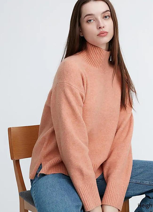 Imagen - Jersey de cuello alto en melocotón de Uniqlo. Foto: Uniqlo. 