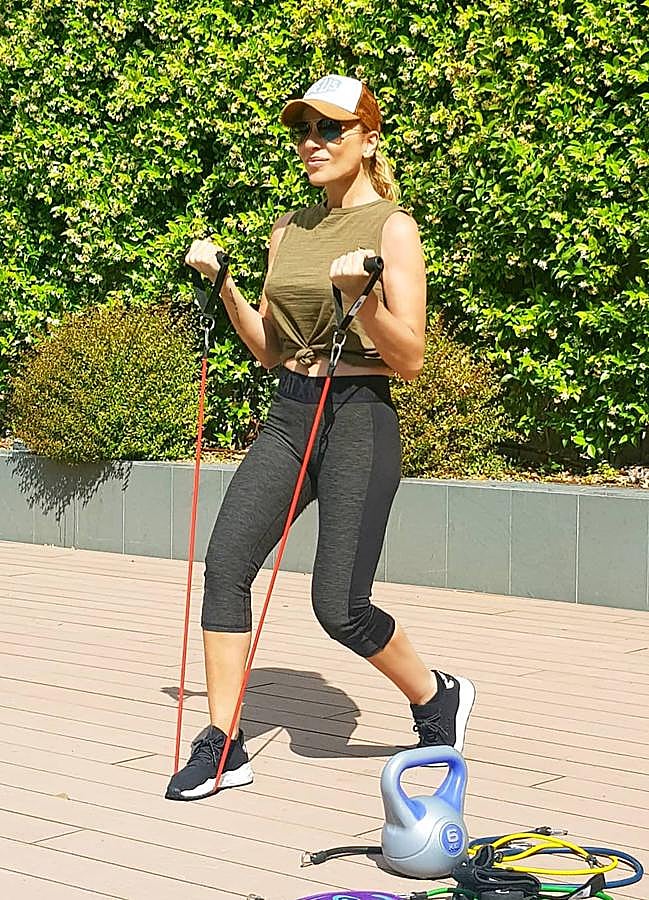 Imagen - Marta Sánchez ejercita así sus brazos. Foto: Instagram.