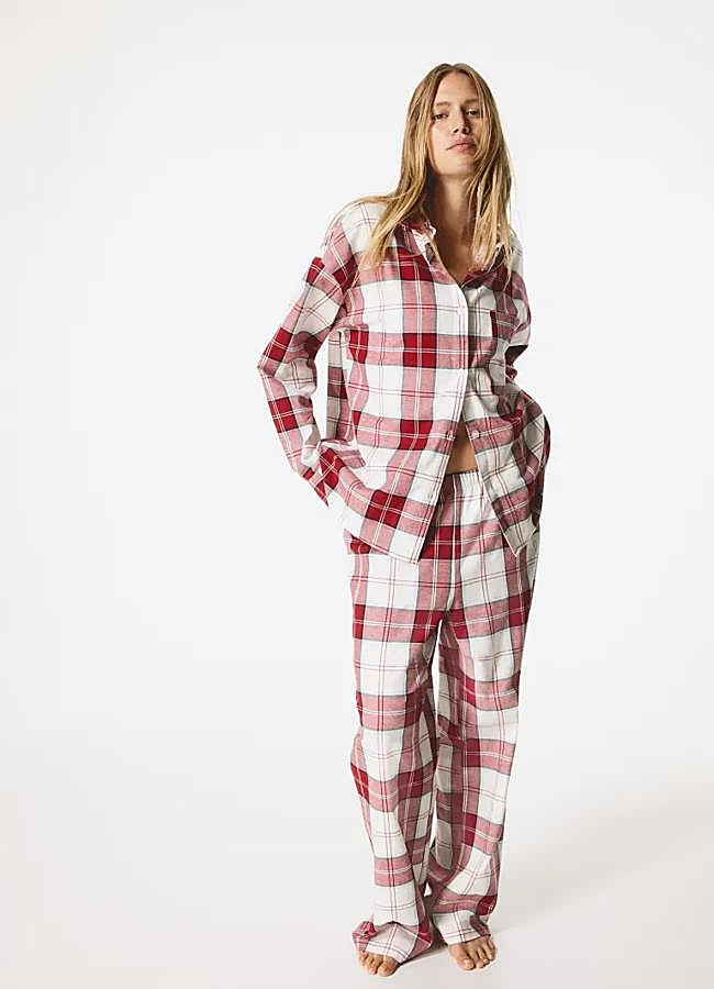 Imagen - Conjunto de pijama con estampado de cuadros de H&M. Foto: H&M.