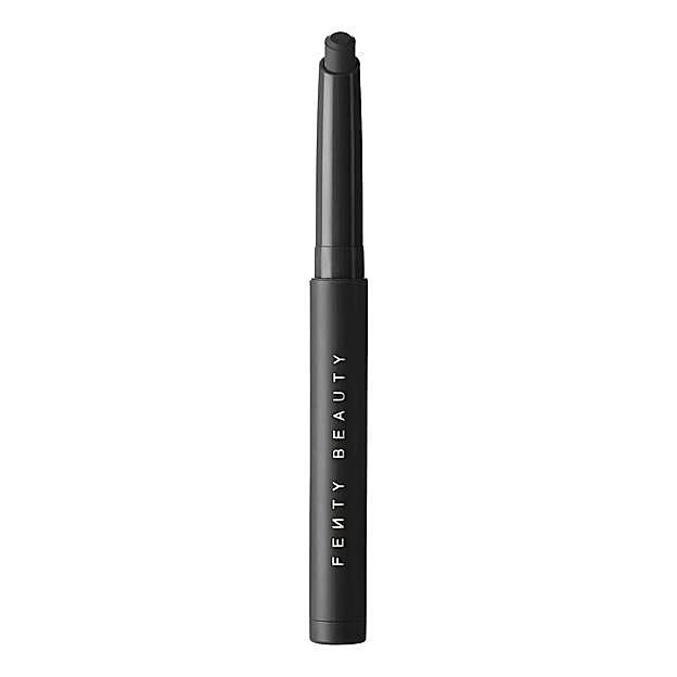 Shadowstix en tono Cuz I'm black de Fenty Beauty. Precio: 25,99 euros