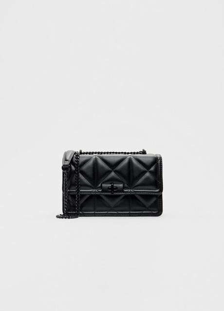 Imagen - Bolso negro acolchado de Stradivarius (15,99 euros)