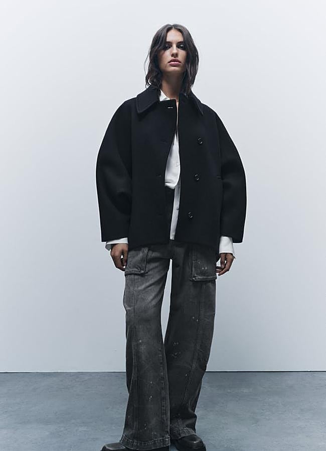 Imagen - Abrigo corto lana manteco de Zara. Foto: Zara.