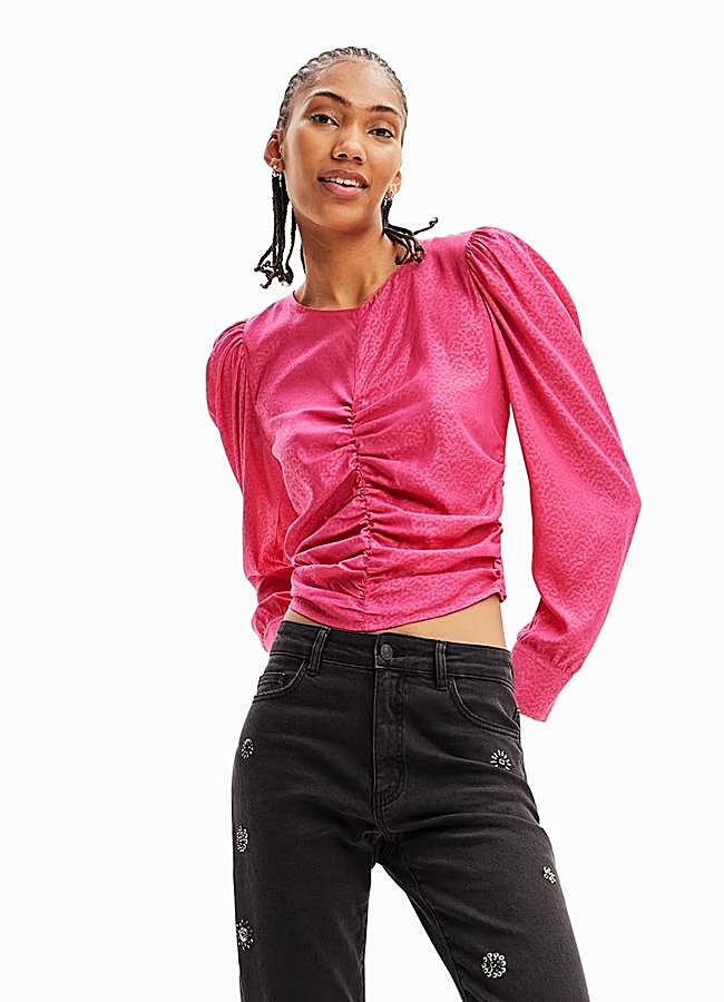 Imagen - Blusa rosa fruncida de Desigual, 69,95 euros.