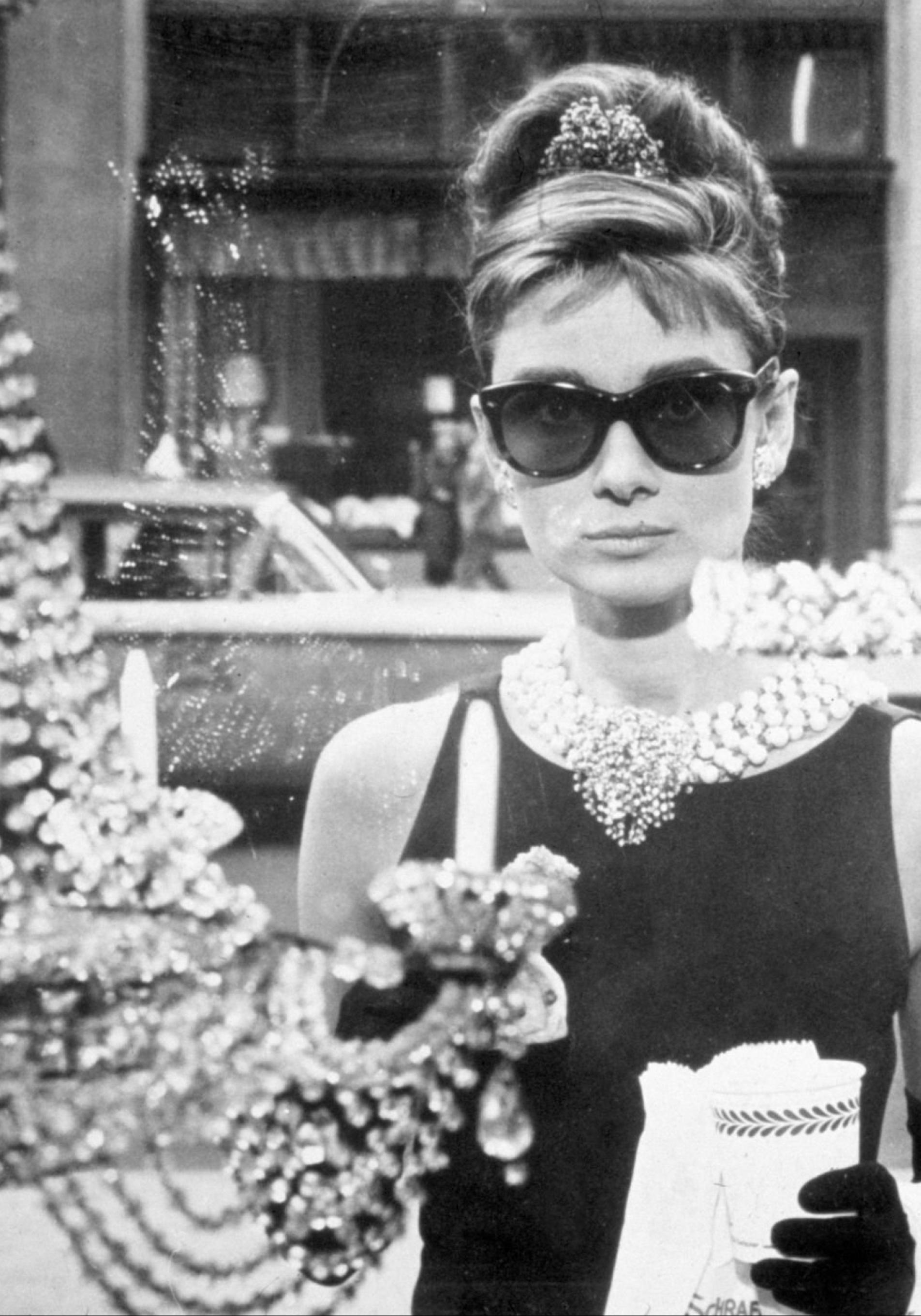 Audrey Hepburn en una escena de Desayuno con diamantes.