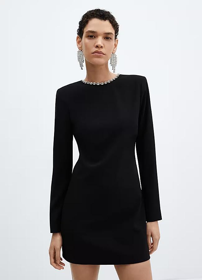 Imagen - Vestido negro con cadena, 49,99 euros.