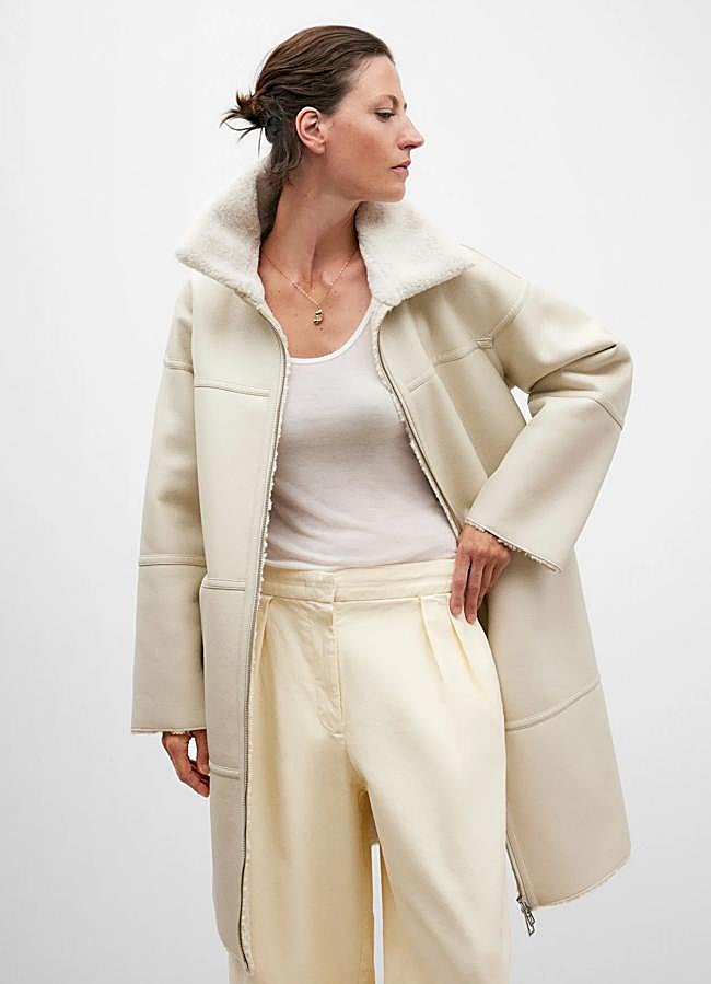 Imagen - Abrigo de Adolfo Domínguez. Foto: Cortesía